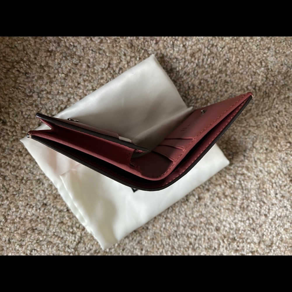 SOLD Gucci blooms Compact Wallet - Picture 8 of 16